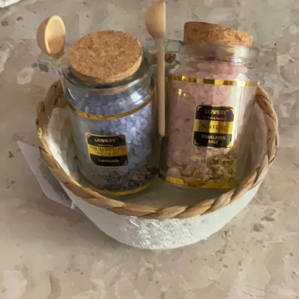 Spa Set Basket & Two LOVERY Salts